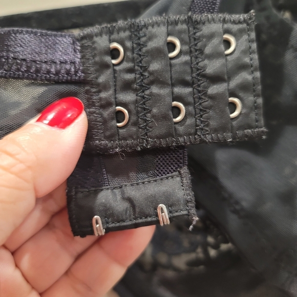 Vintage Wacoal Embrace Tapestry Lace Bra - Sz 36D US - Picture 3 of 6